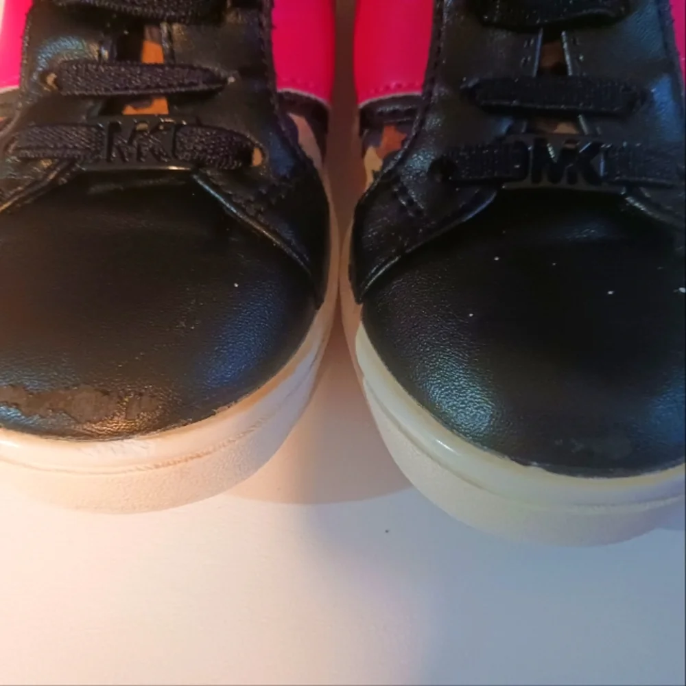 MICHAEL KORS KIDS SHOES SIZE 10 - Picture 2 of 7